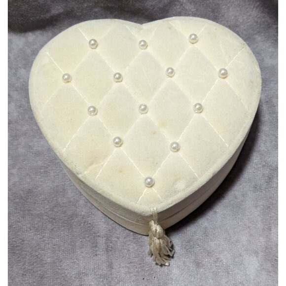 Coquette Regency Velvet Pearl White Heart Trinket Box - Picture 7 of 10